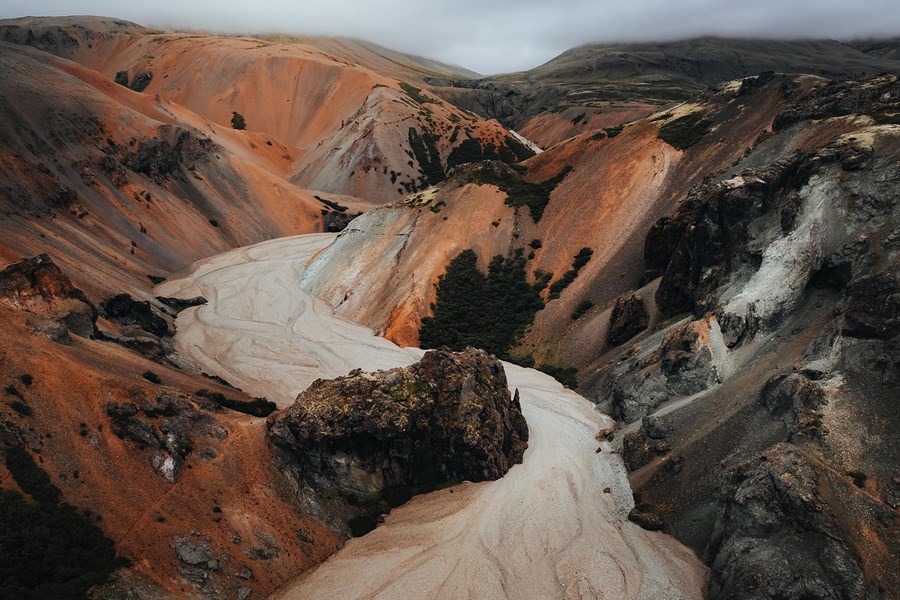 Vivid Valley / Rauði dalurinn